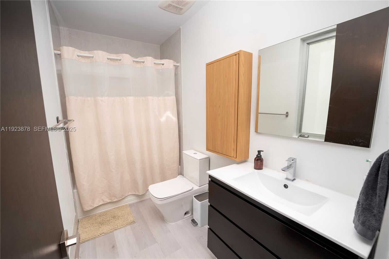 8340 NW 33rd Ter Doral, FL 33122