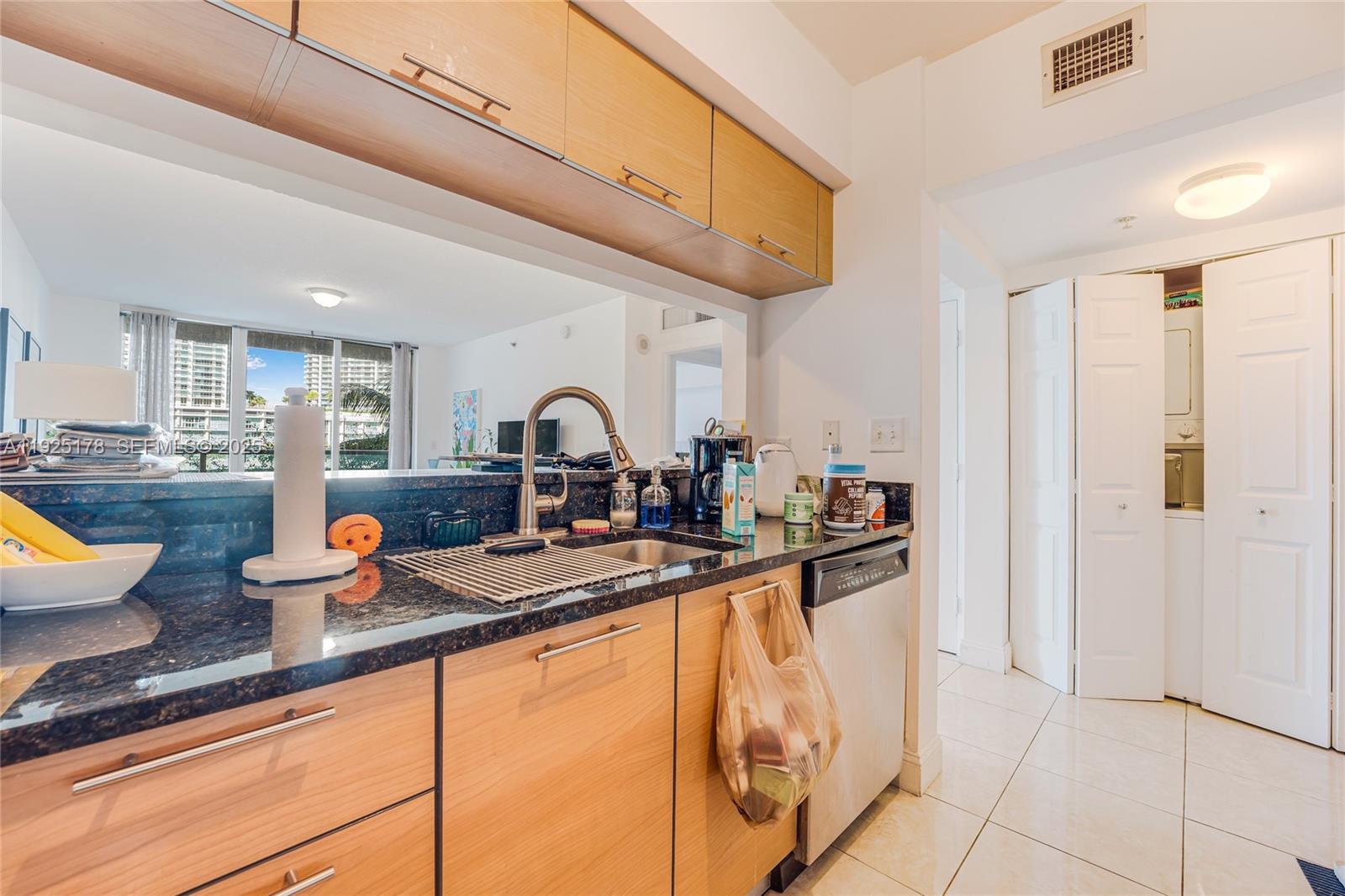 image Brickell on the River North10