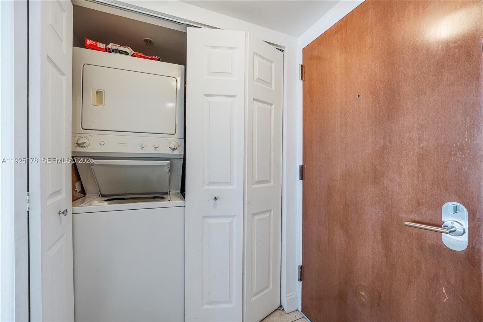 image Brickell on the River North17