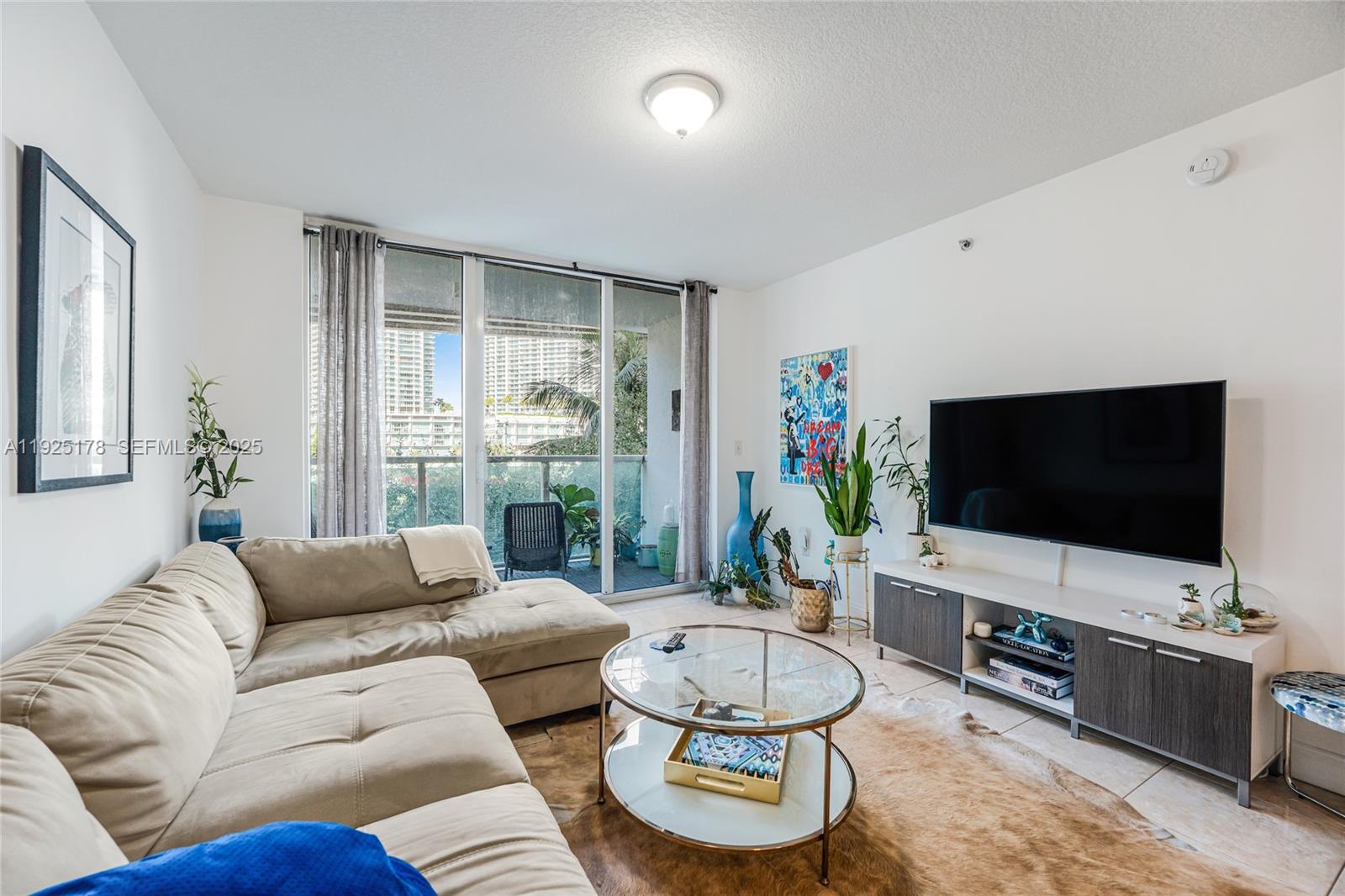 image Brickell on the River North3