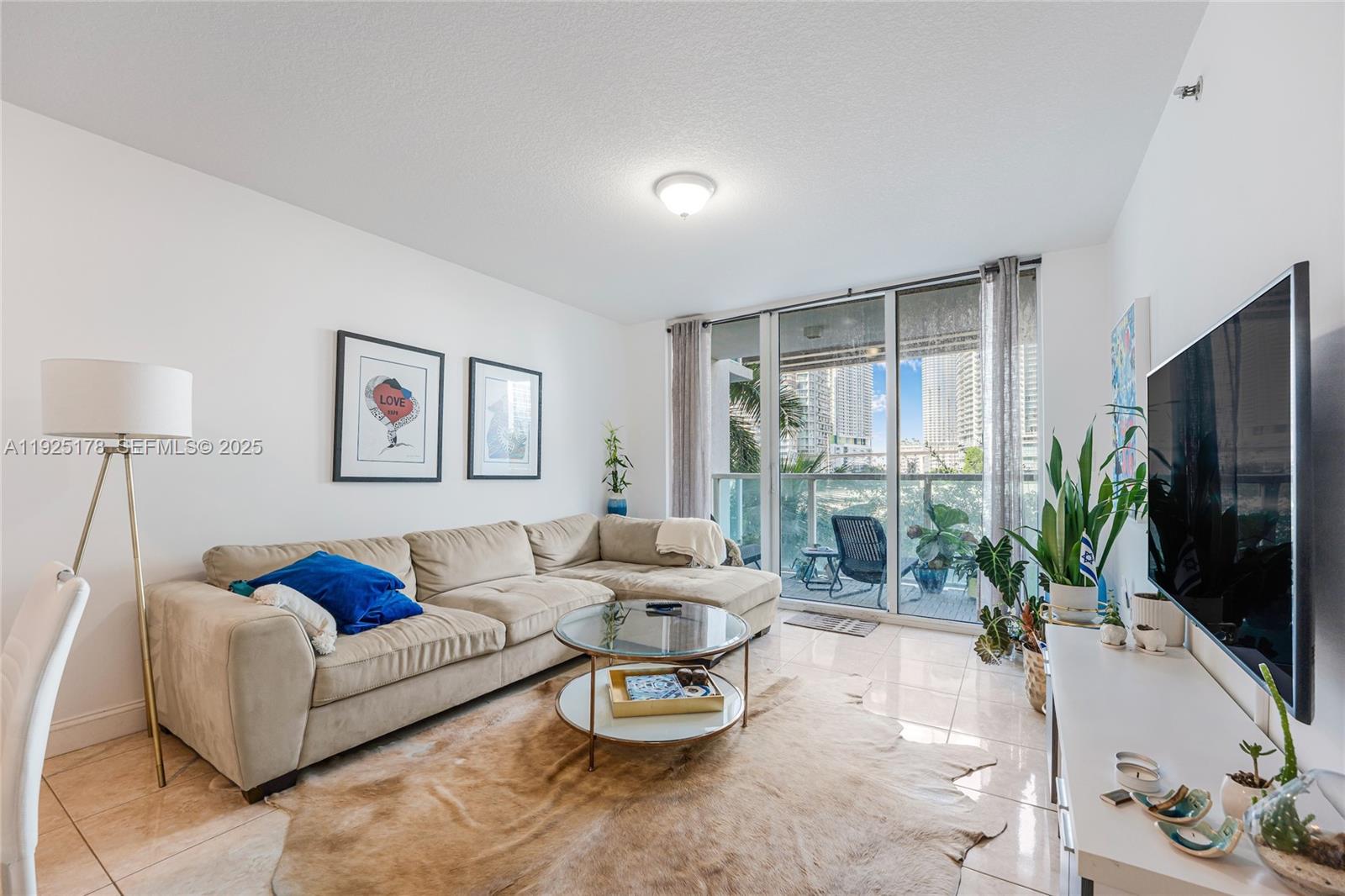 image Brickell on the River North4