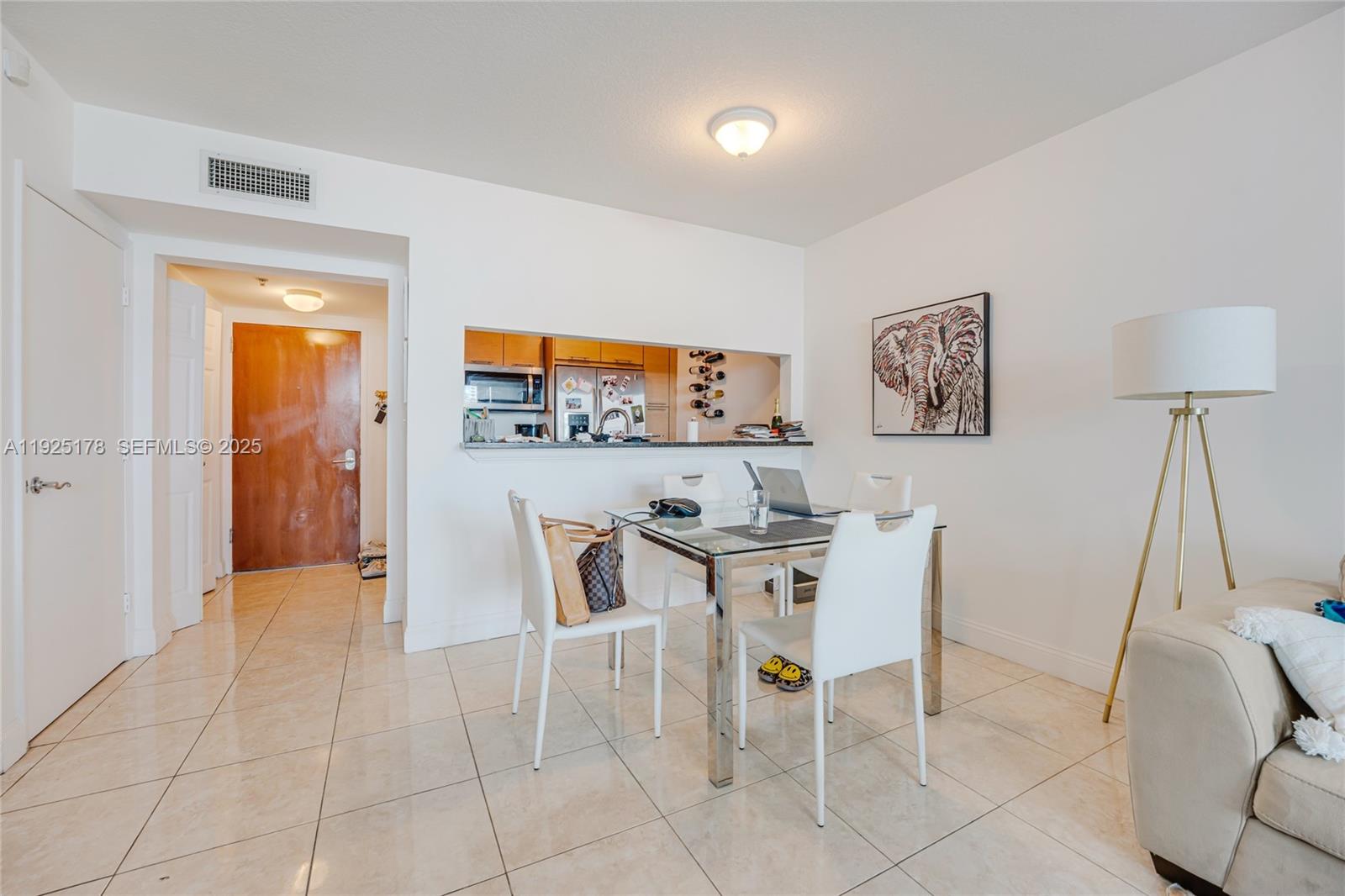 image Brickell on the River North8