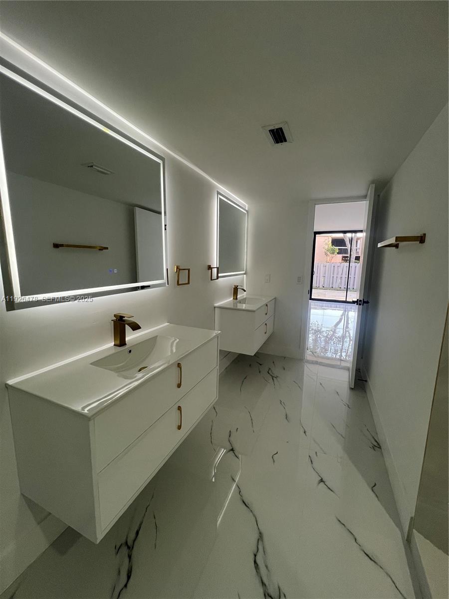 20610 NE 7th Ct Miami, FL 33179