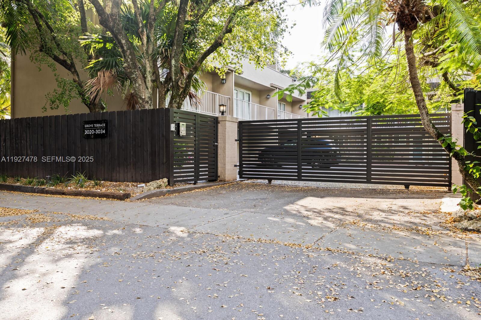 3028 Center St #3028