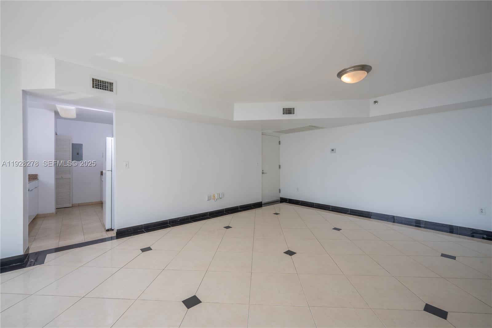 5900 Collins Ave #906 Miami Beach, FL 33140