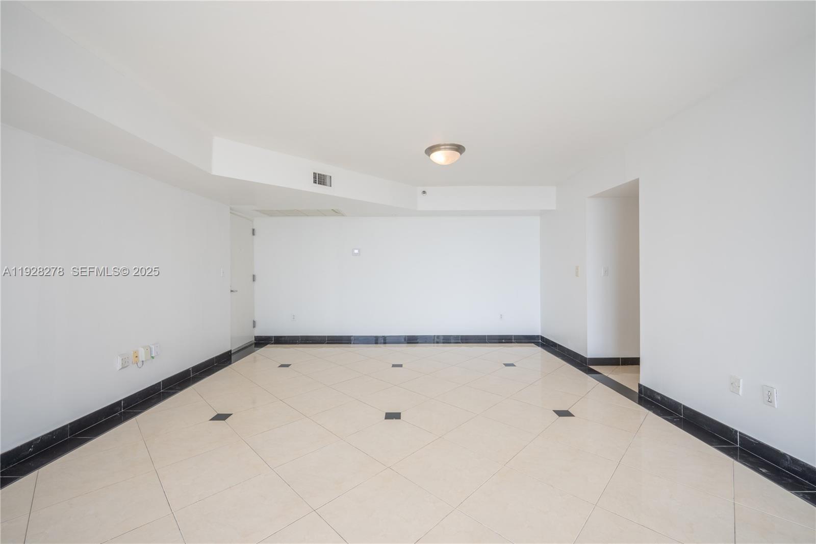 5900 Collins Ave #906 Miami Beach, FL 33140
