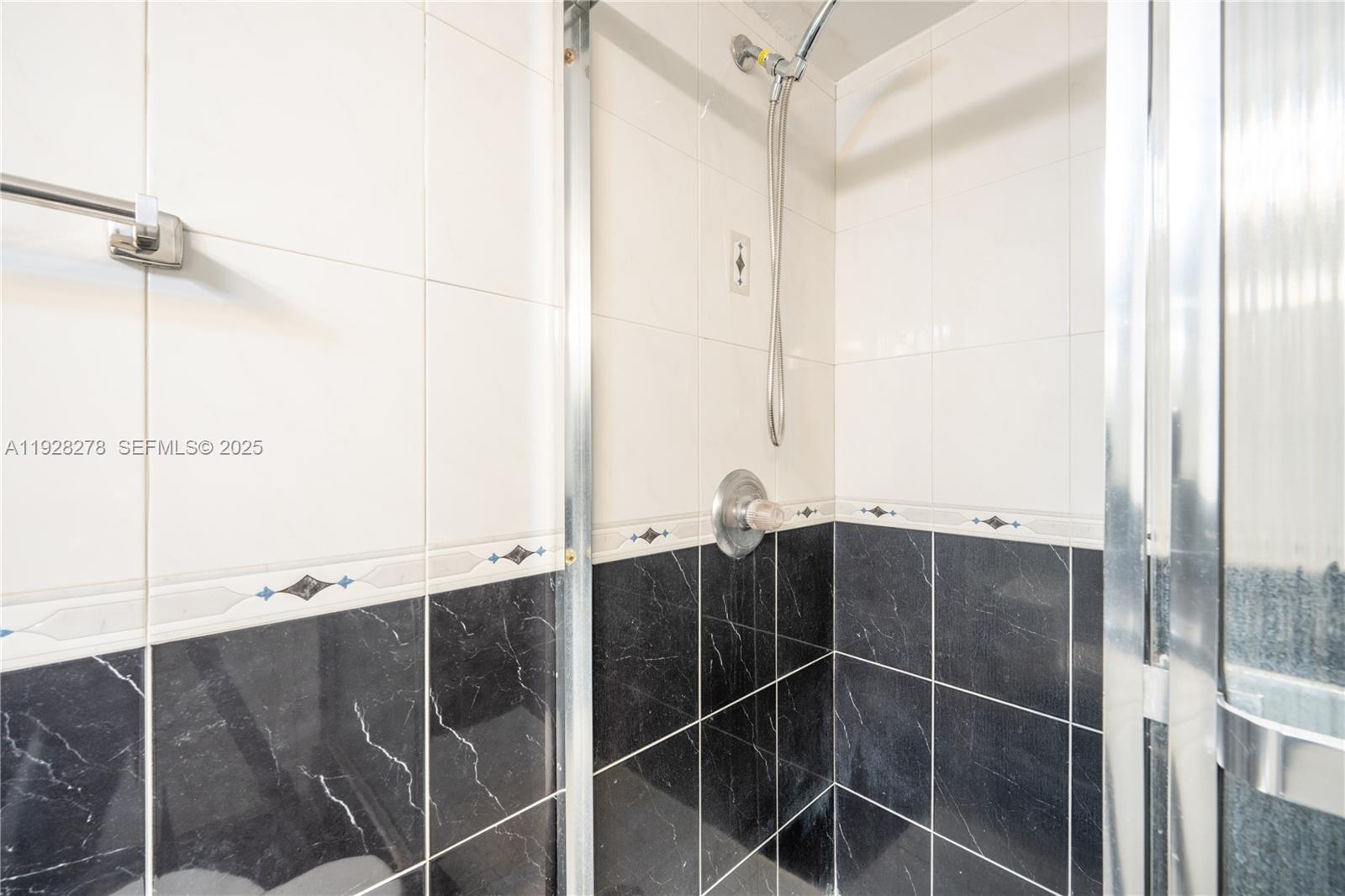 5900 Collins Ave #906 Miami Beach, FL 33140