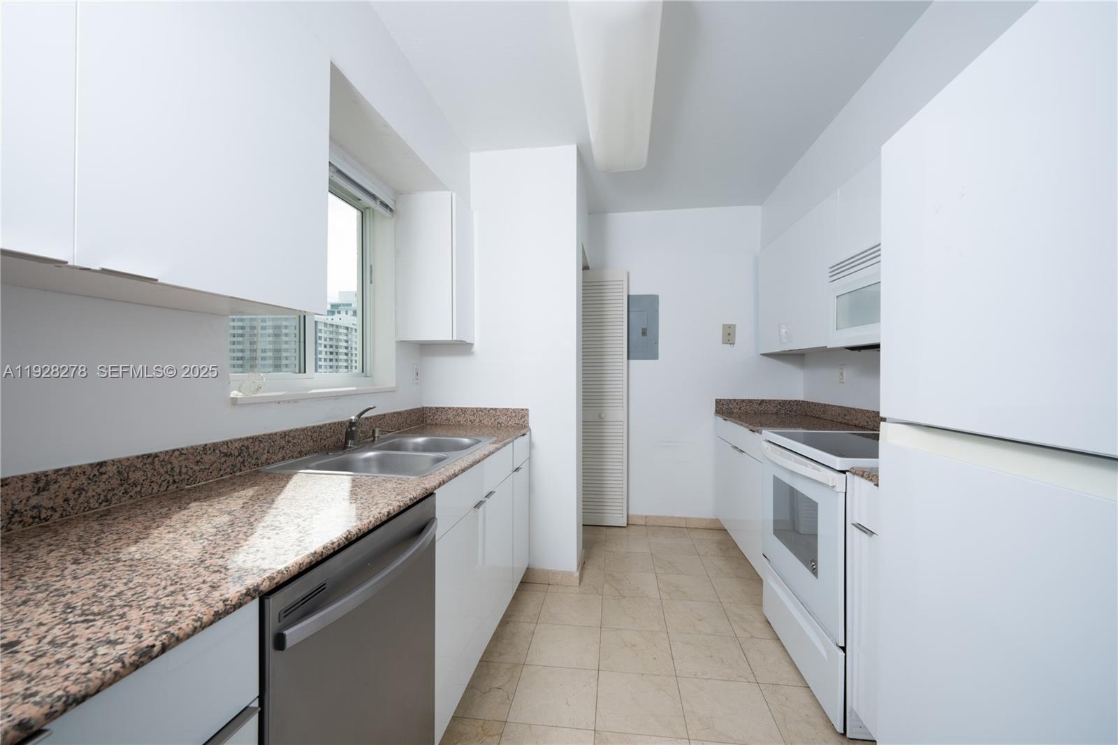 5900 Collins Ave #906 Miami Beach, FL 33140