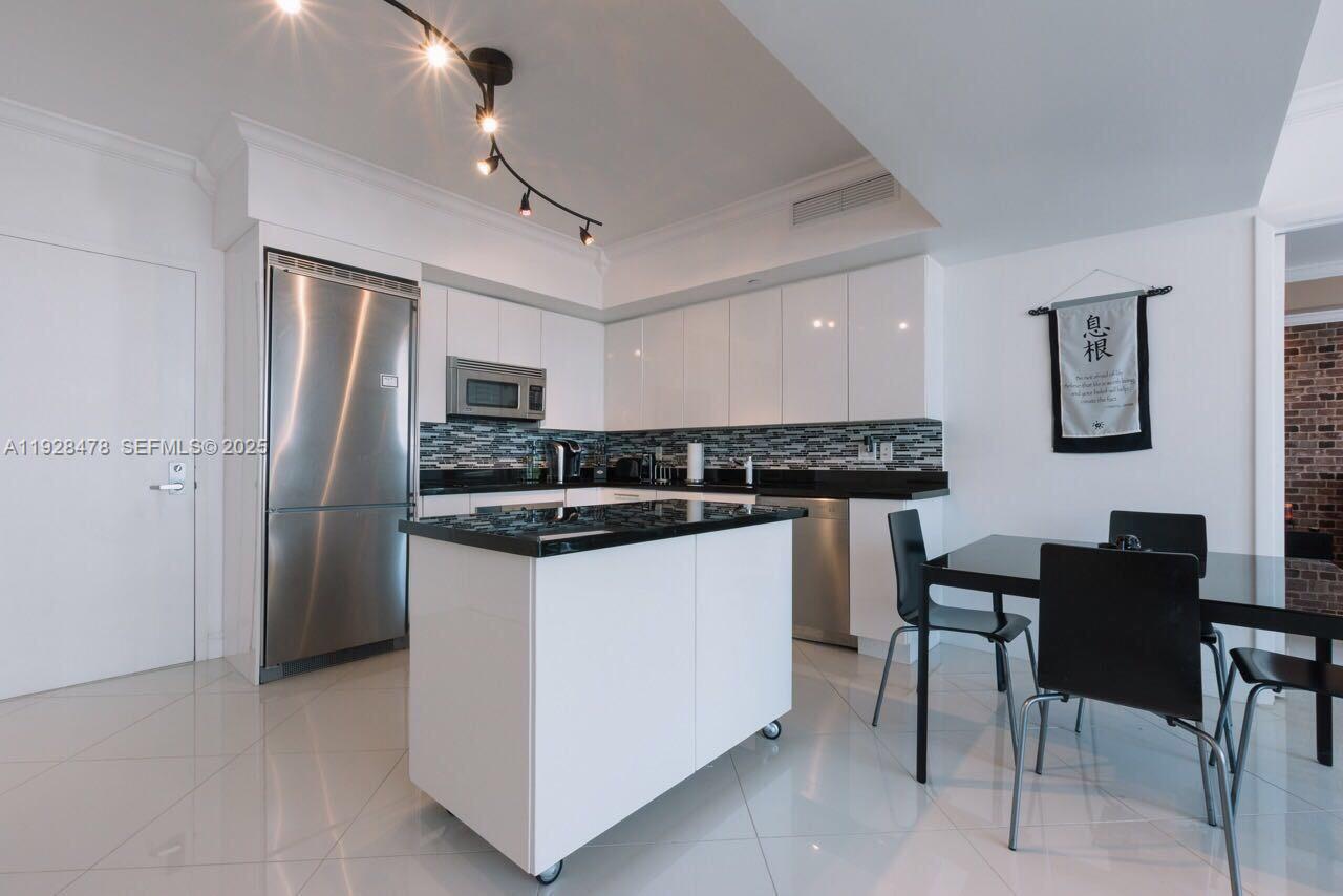 92 SW 3rd St #1512 Miami, FL 33130