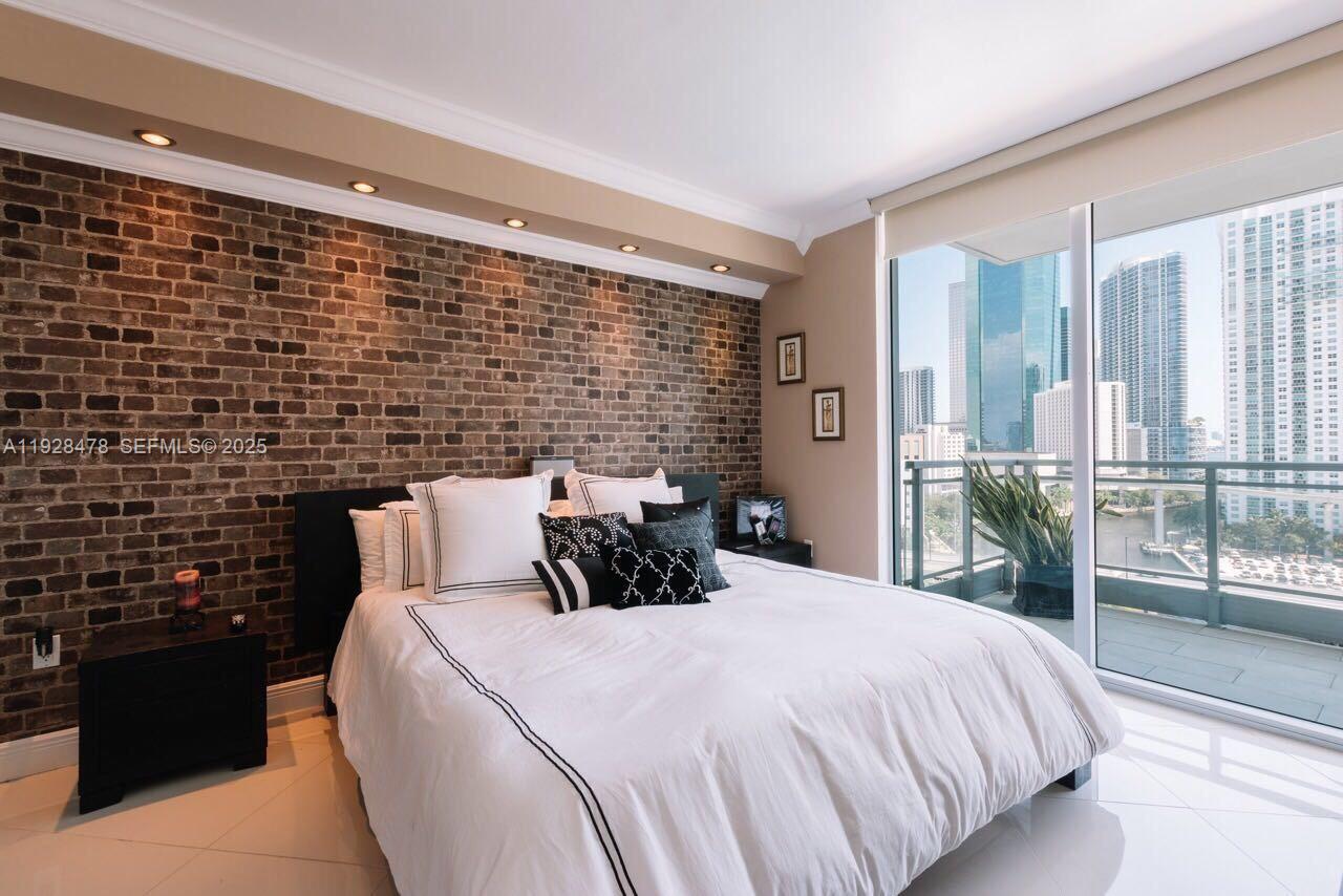 92 SW 3rd St #1512 Miami, FL 33130