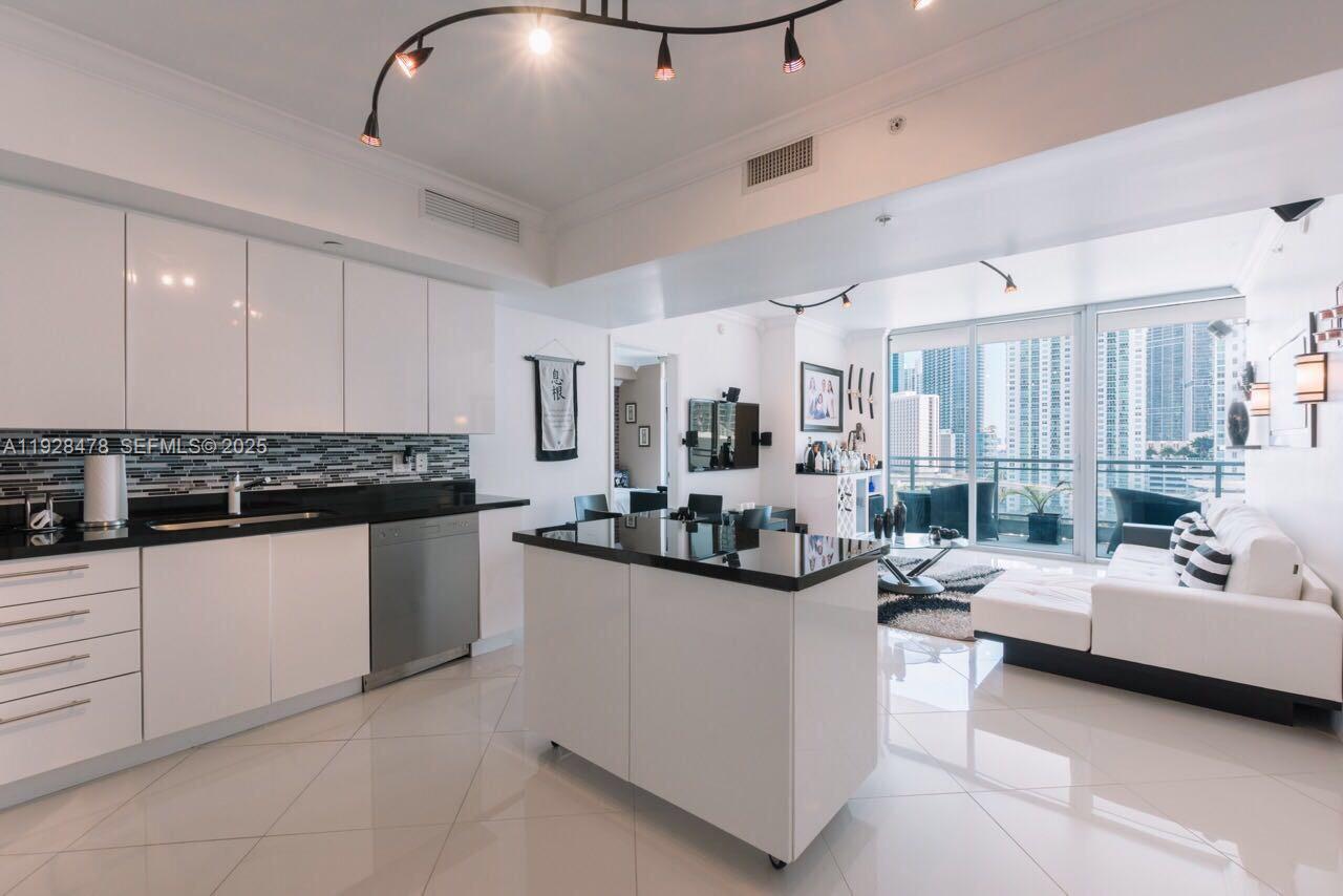 92 SW 3rd St #1512 Miami, FL 33130