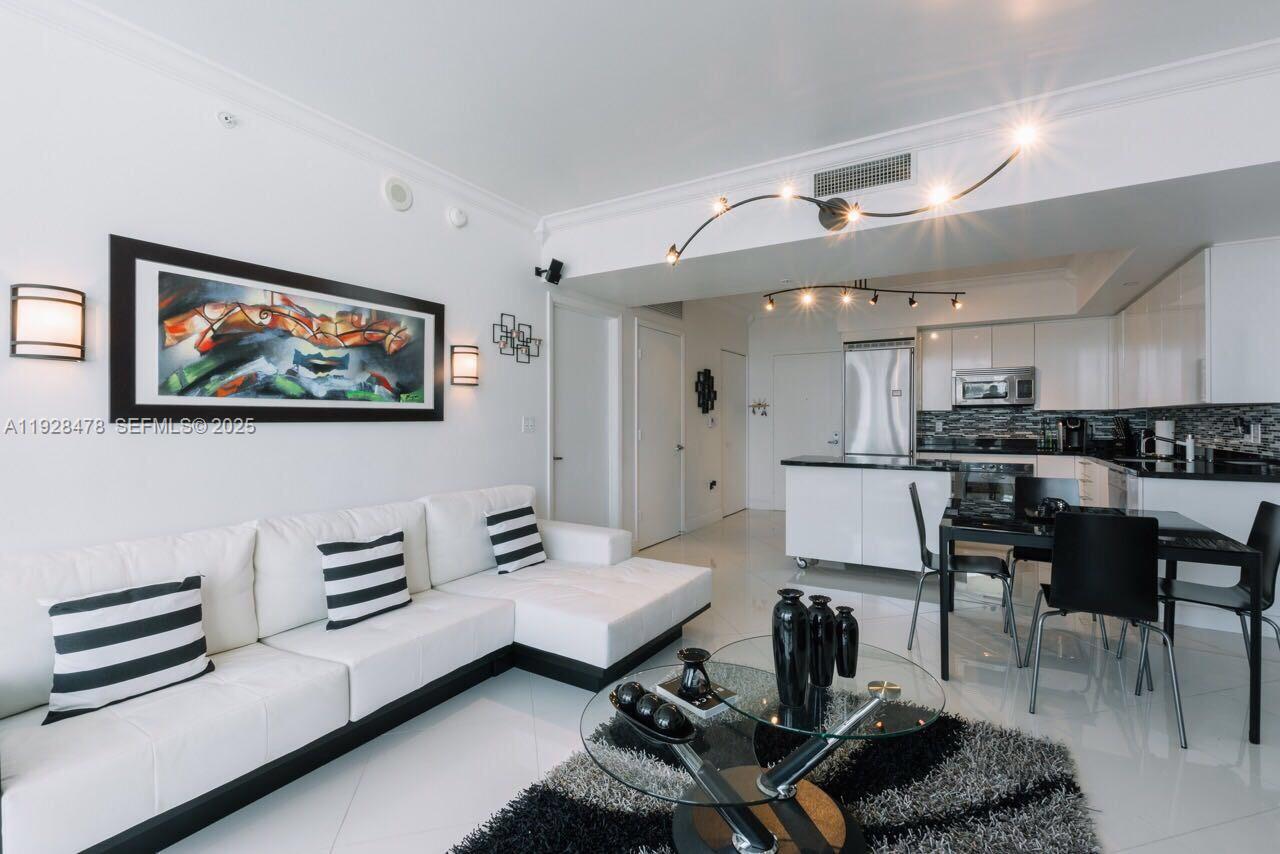 92 SW 3rd St #1512 Miami, FL 33130