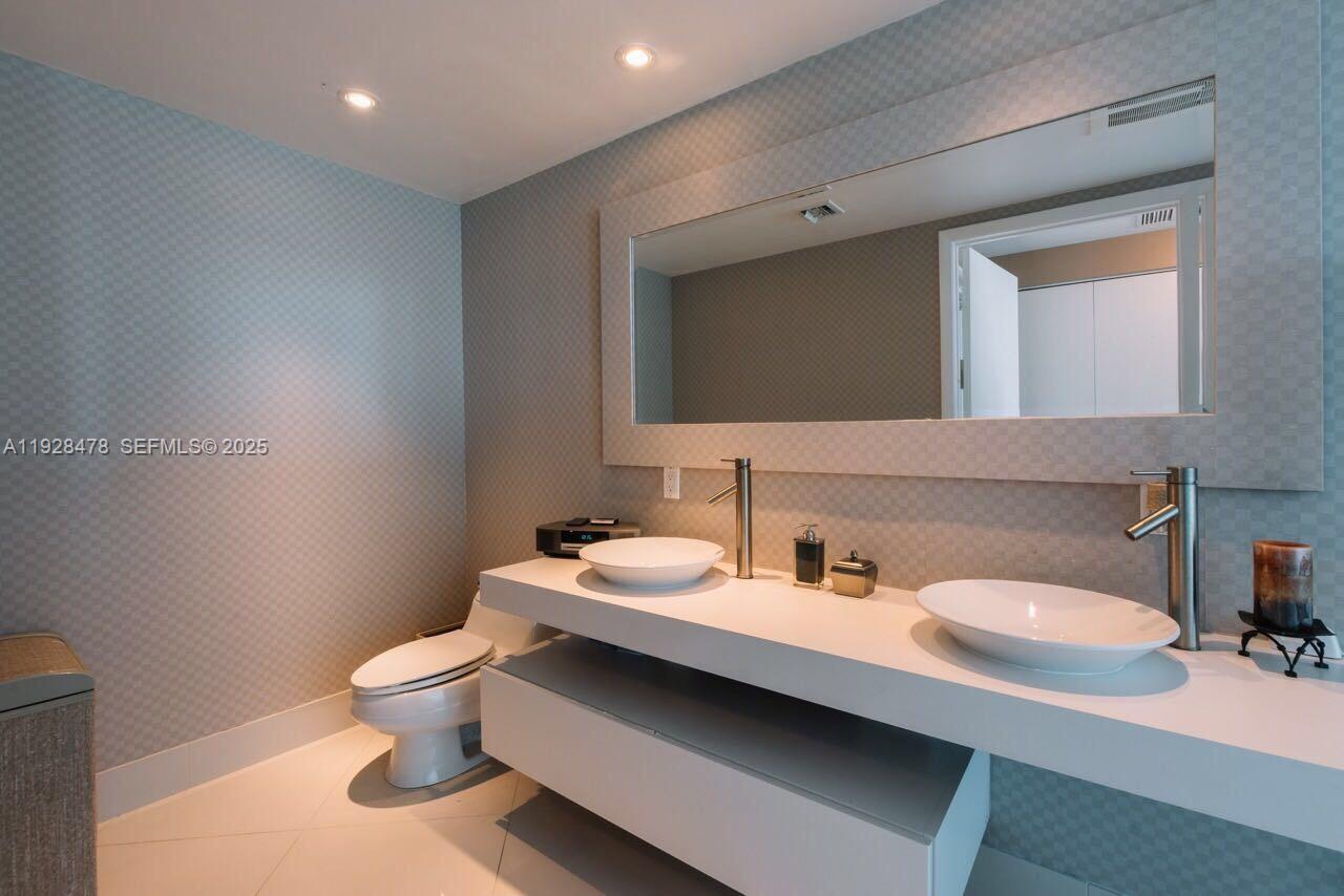 92 SW 3rd St #1512 Miami, FL 33130