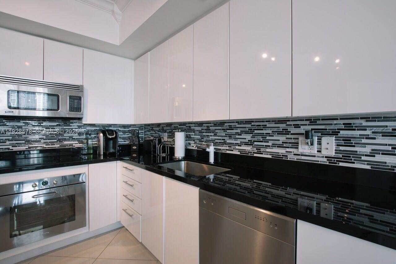 92 SW 3rd St #1512 Miami, FL 33130