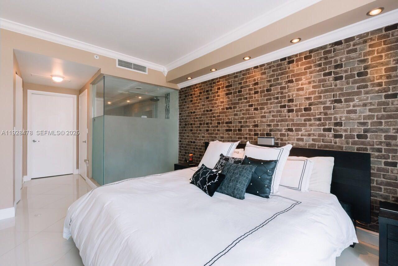 92 SW 3rd St #1512 Miami, FL 33130