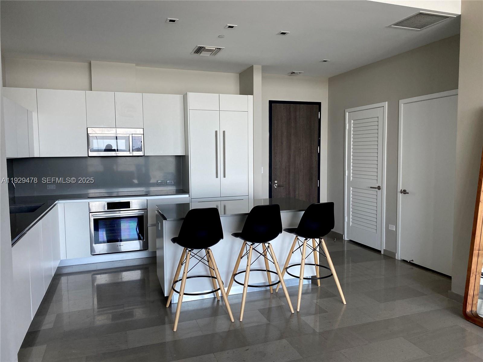 68 SE 6th St #4008 Miami, FL 33131