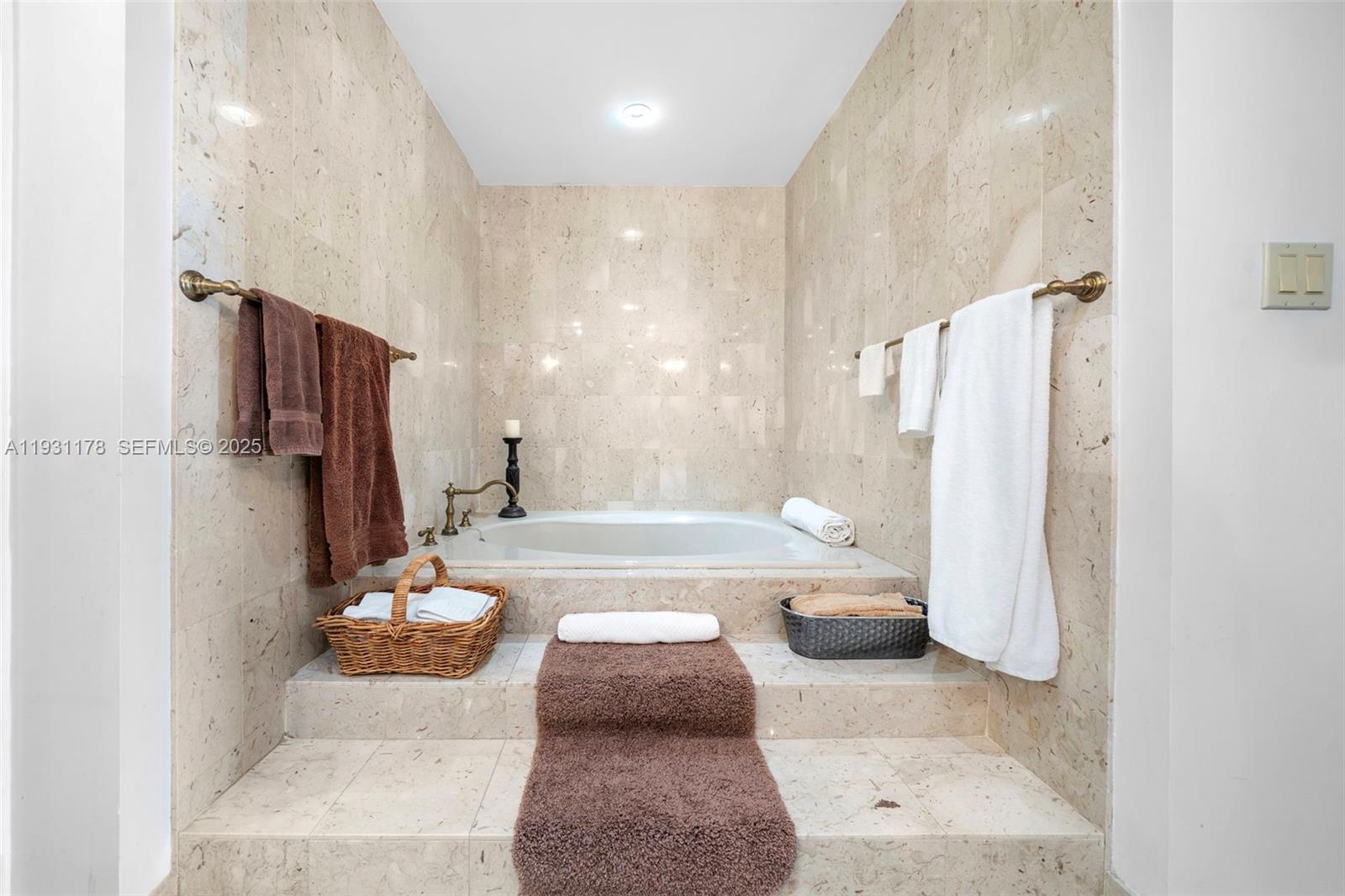 2332 Fisher Is Dr #4302 Miami Beach, FL 33109