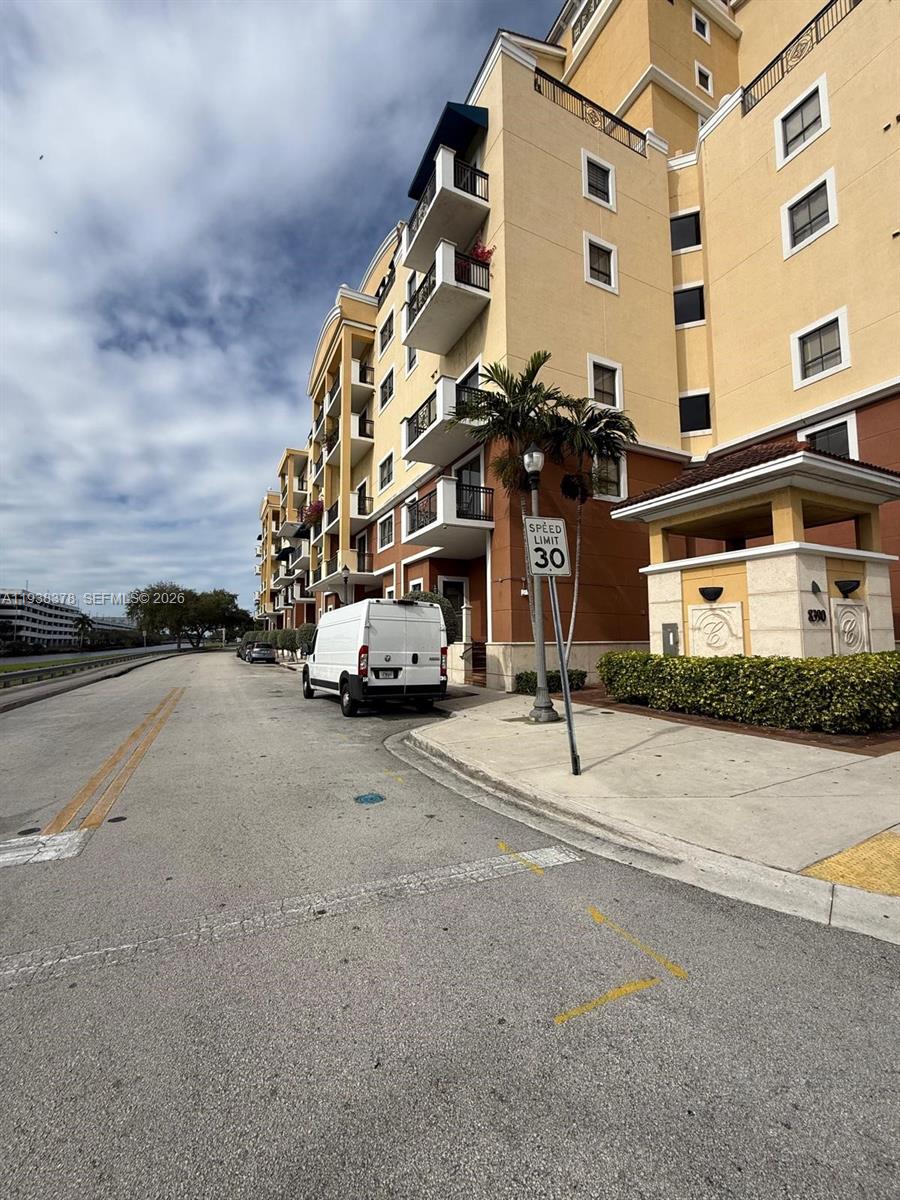8390 SW 72nd Ave #520 Miami, FL 33143