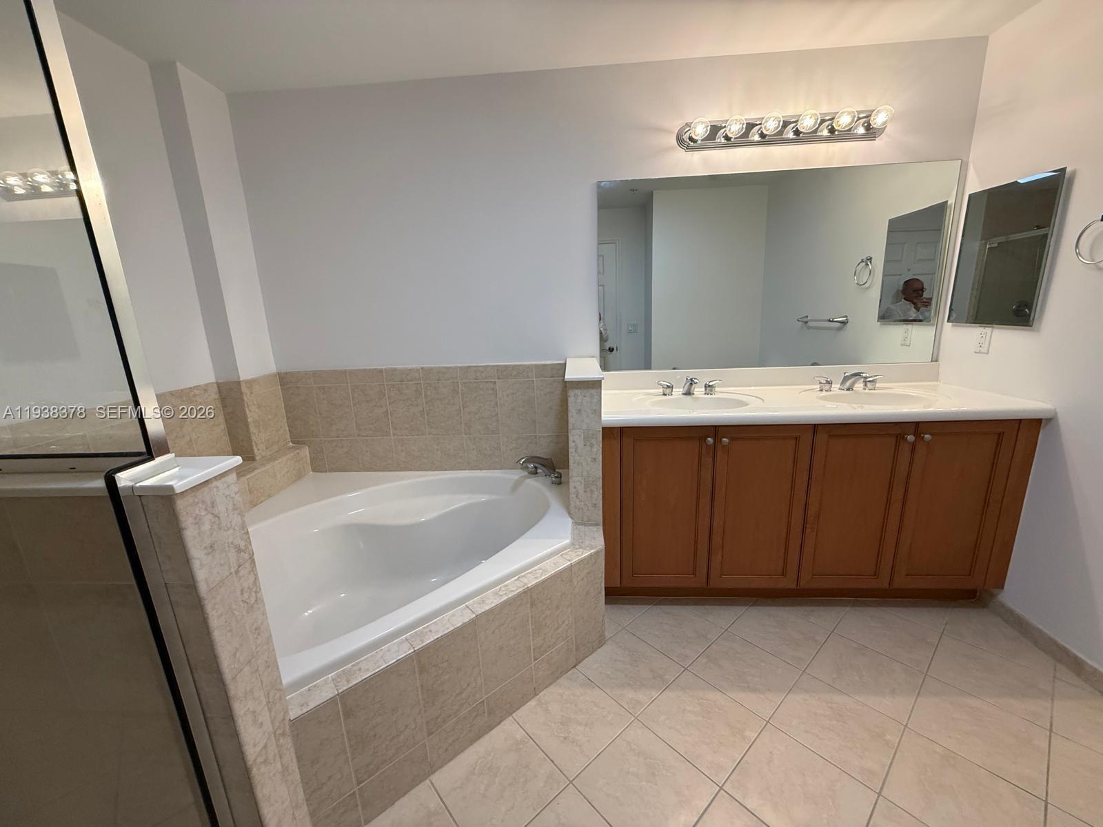 8390 SW 72nd Ave #520 Miami, FL 33143