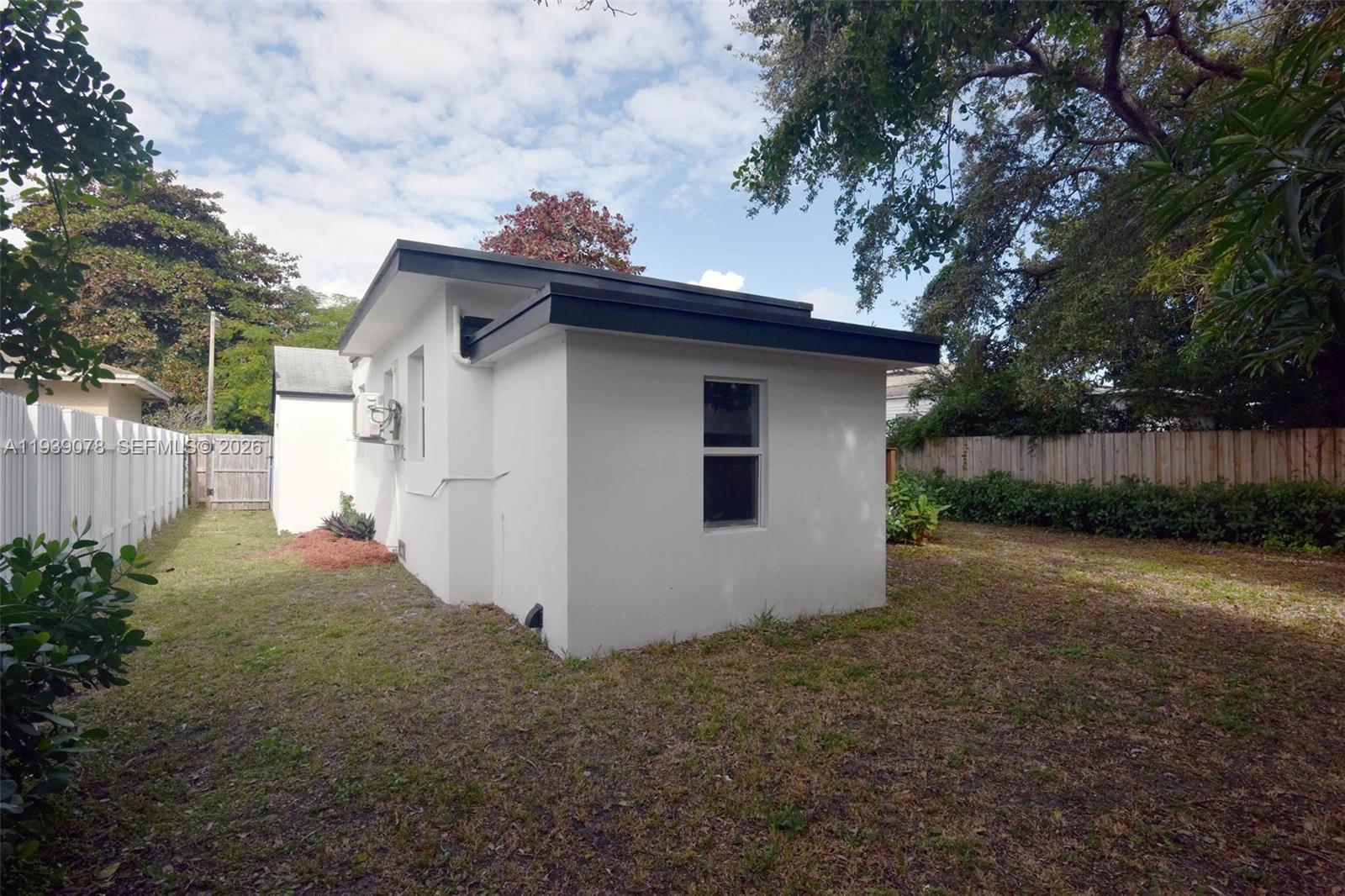 1084 NW 66th St Miami, FL 33150