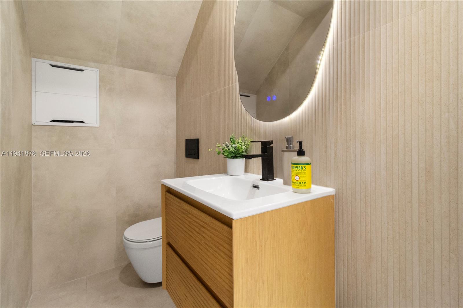 435 W 43rd St Miami Beach, FL 33140