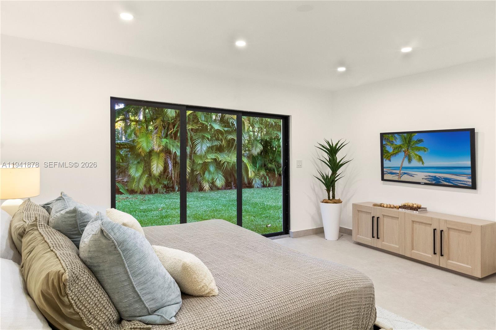 435 W 43rd St Miami Beach, FL 33140