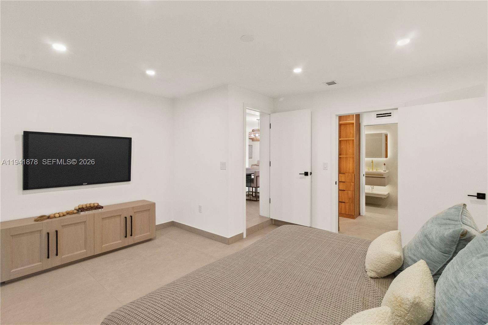 435 W 43rd St Miami Beach, FL 33140