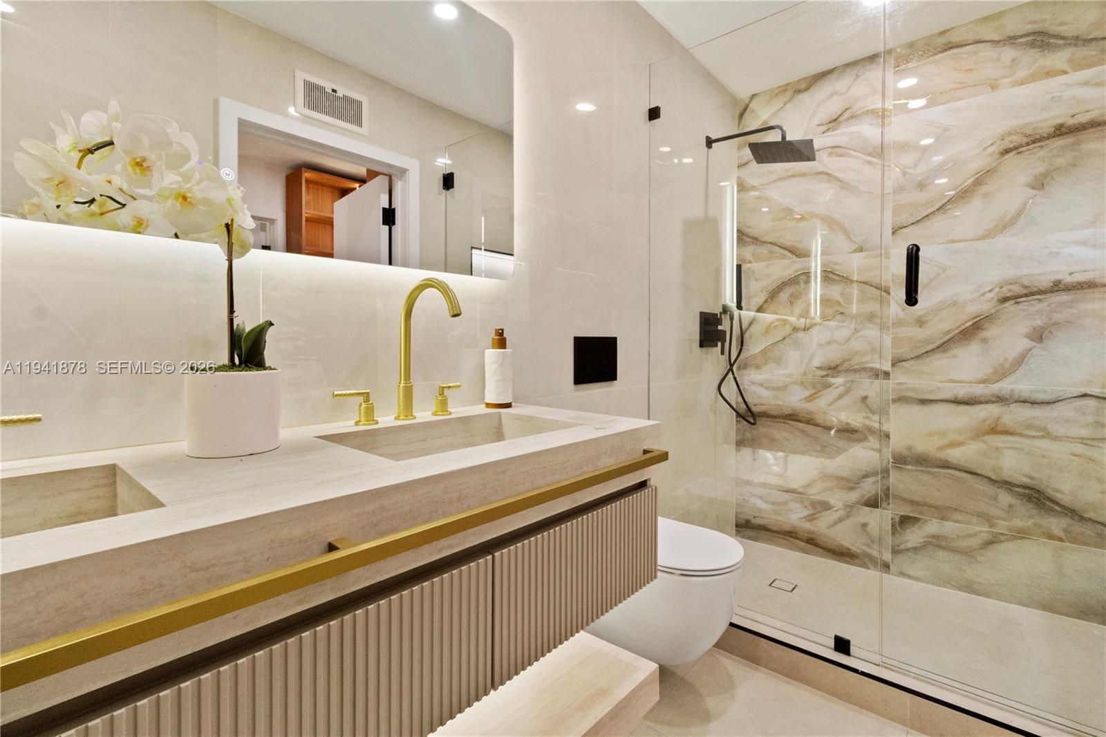 435 W 43rd St Miami Beach, FL 33140