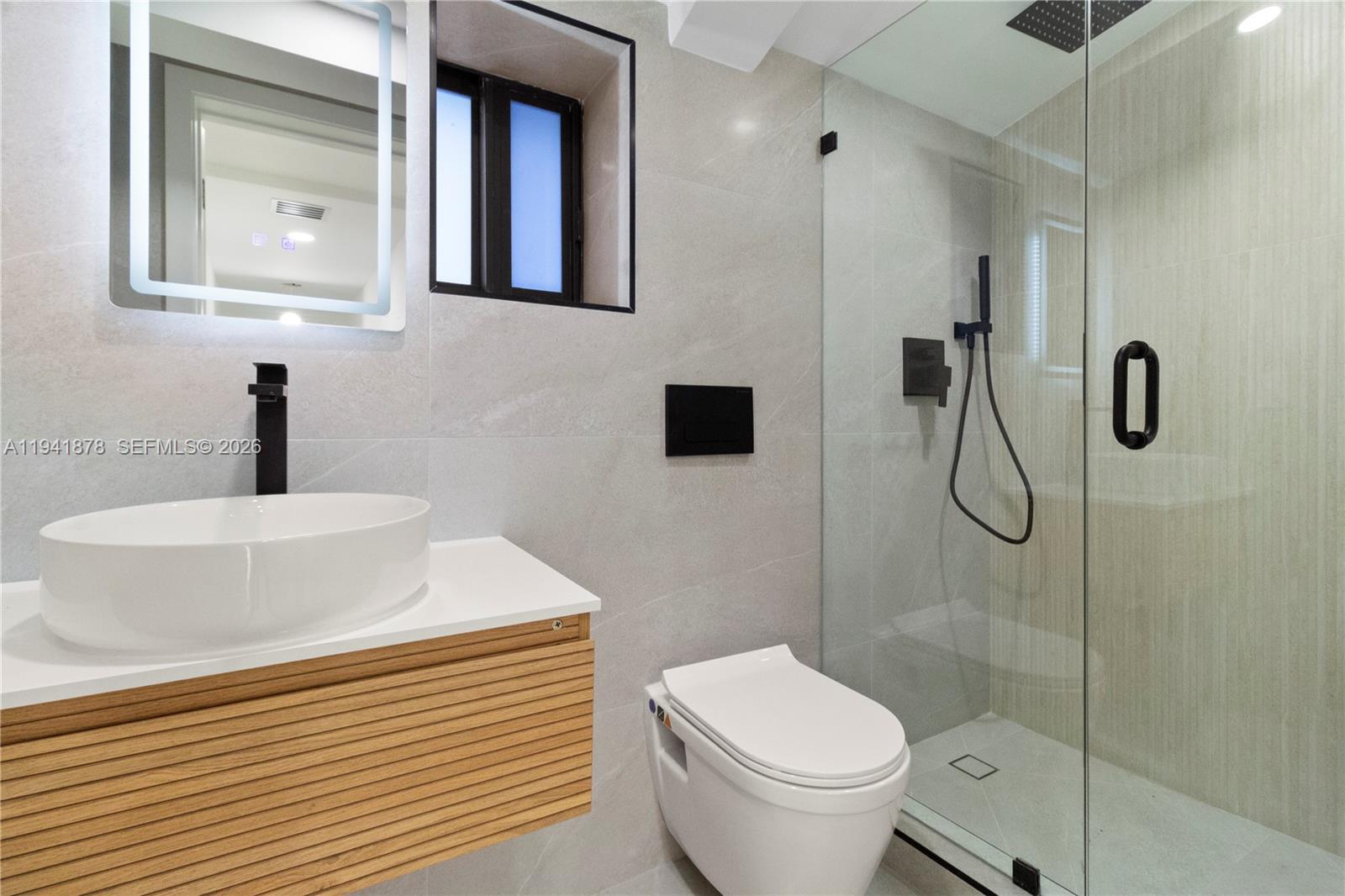 435 W 43rd St Miami Beach, FL 33140