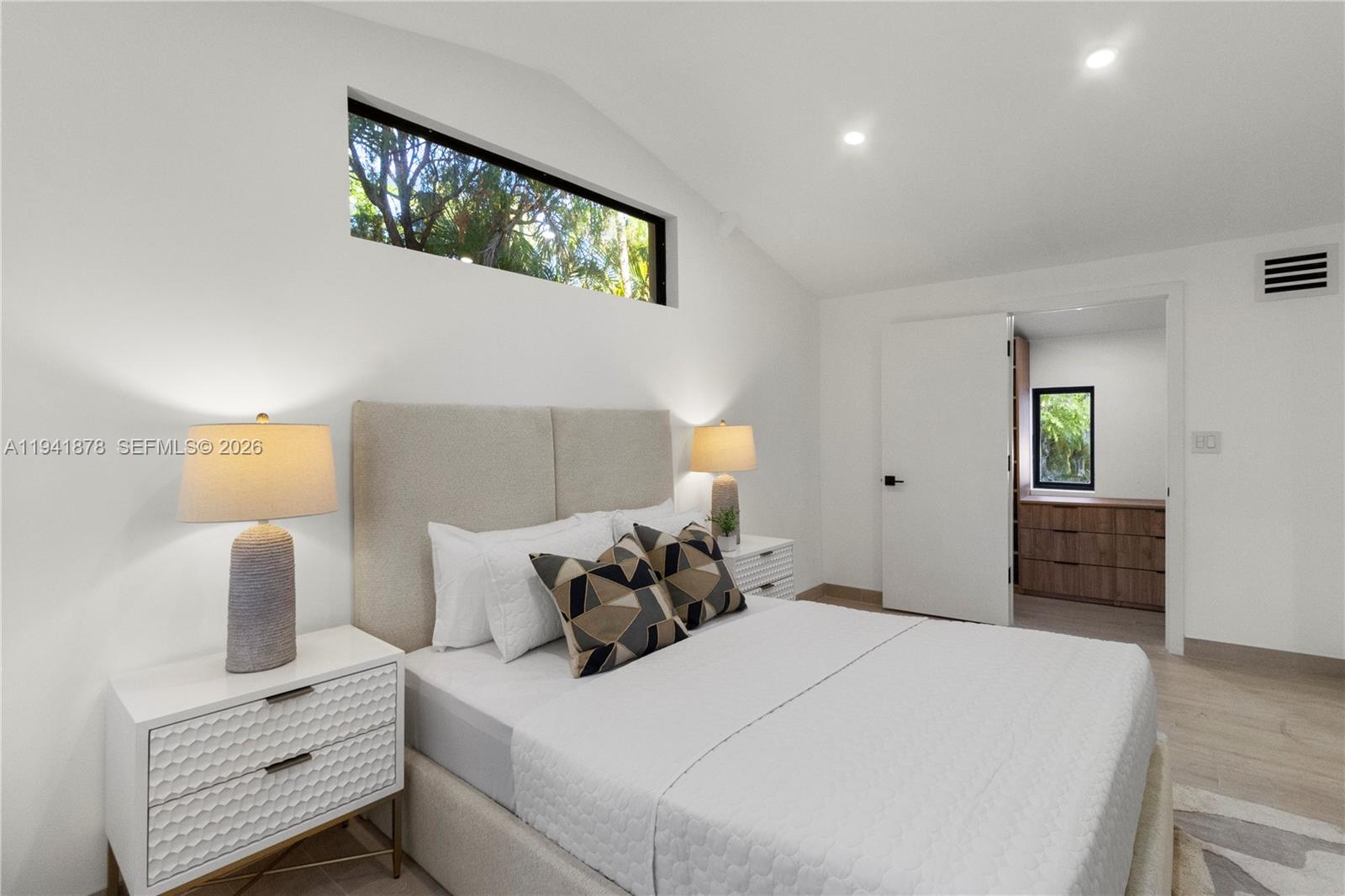 435 W 43rd St Miami Beach, FL 33140