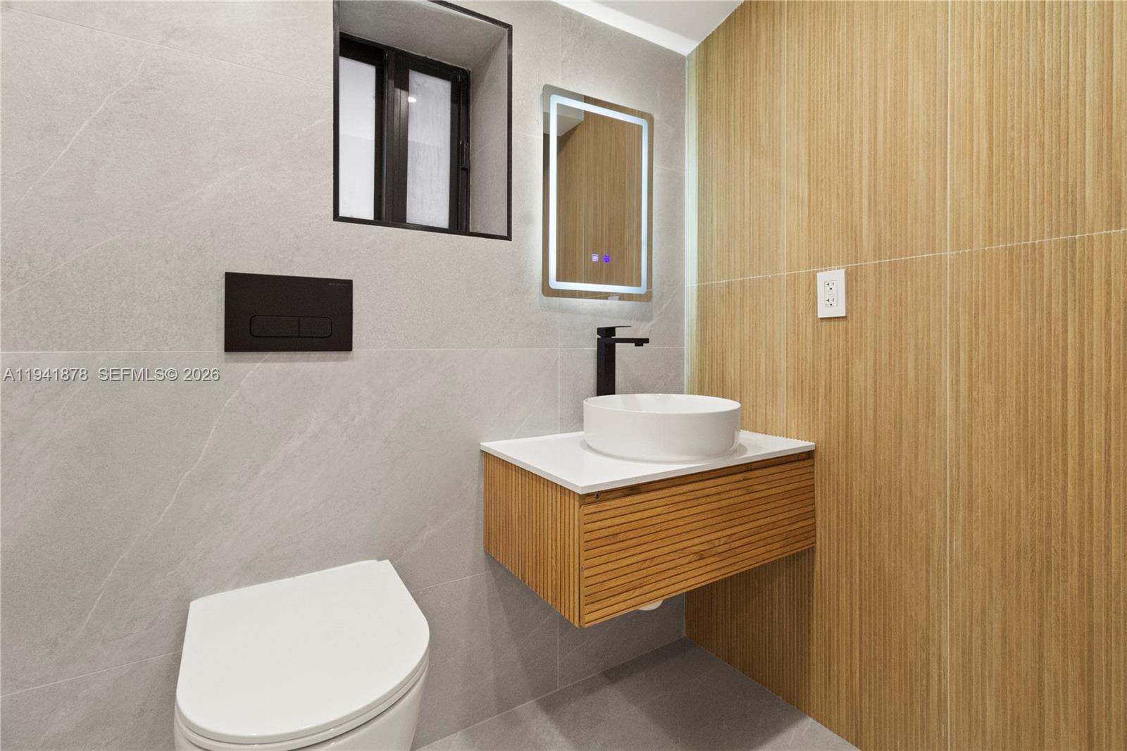 435 W 43rd St Miami Beach, FL 33140