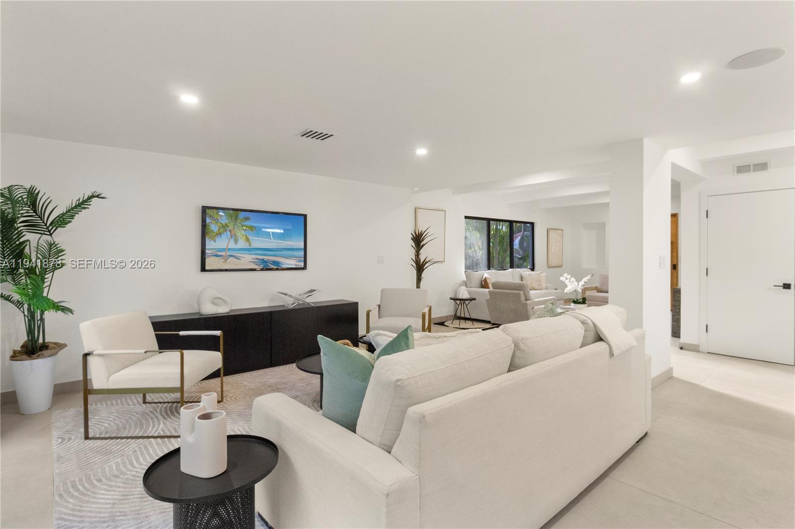 435 W 43rd St Miami Beach, FL 33140