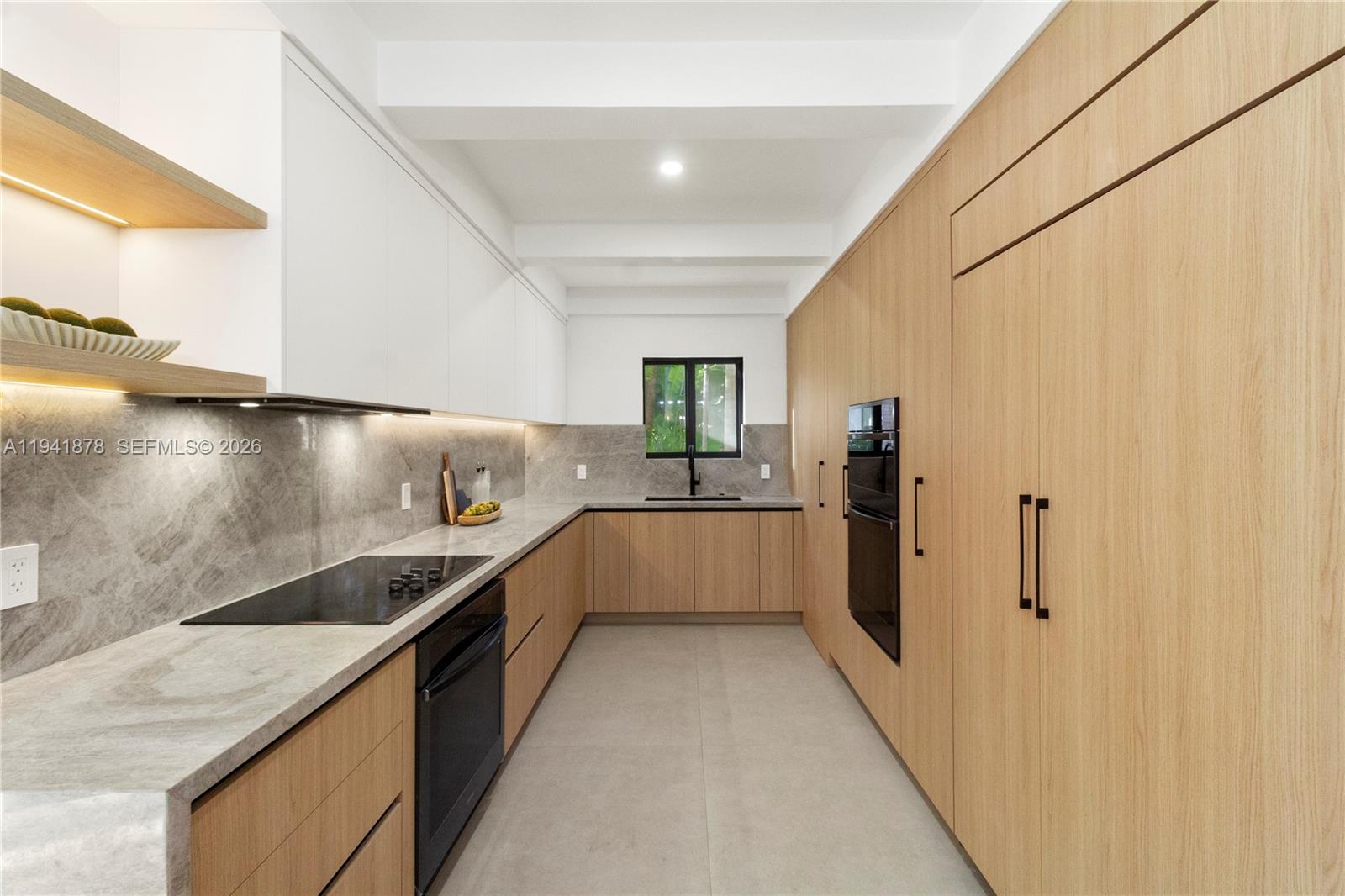 435 W 43rd St Miami Beach, FL 33140