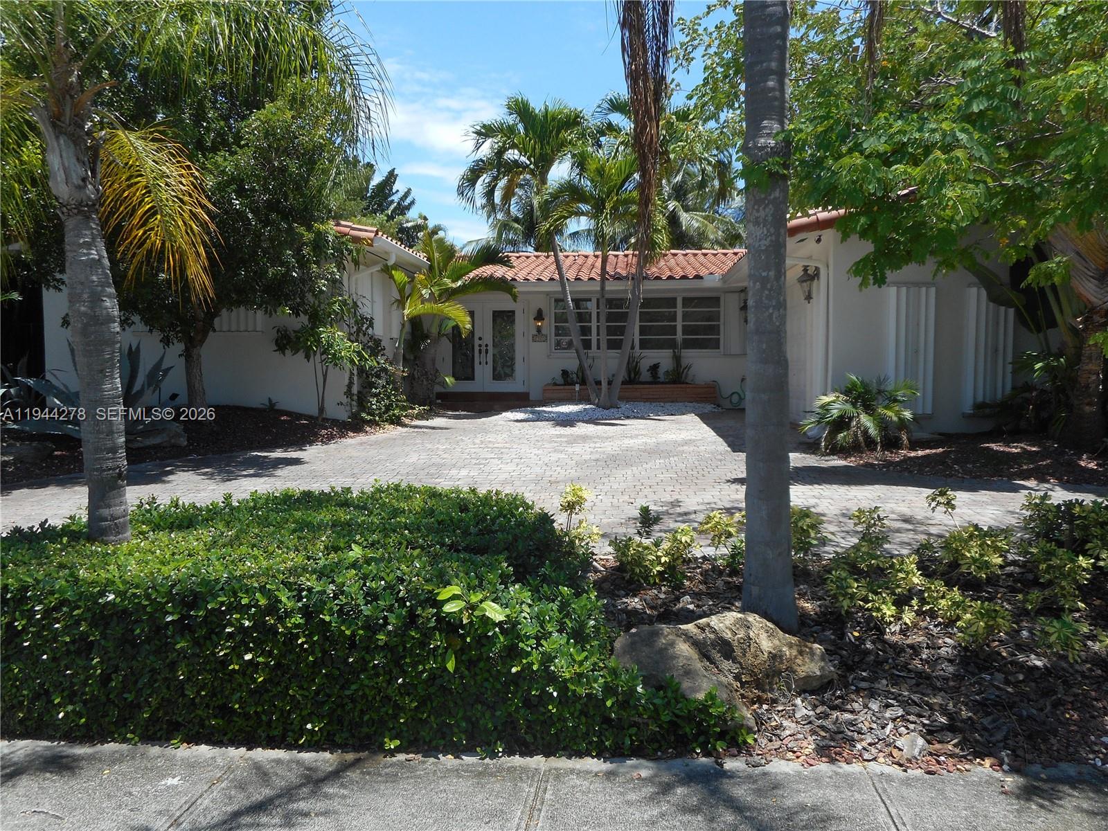 2325 Magnolia Dr North Miami, FL 33181