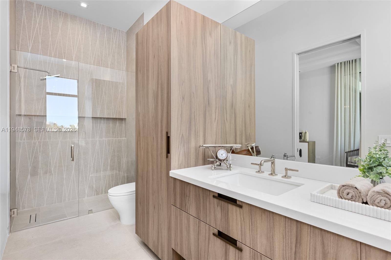 51 Isla Bahia Dr Fort Lauderdale, FL 33316