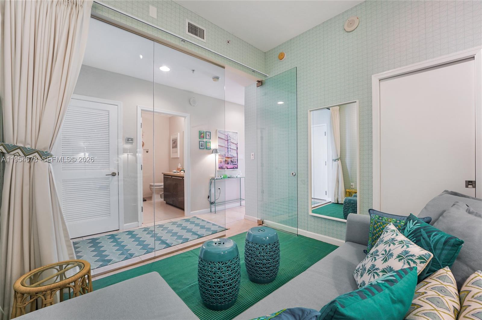 image Eloquence on the Bay12