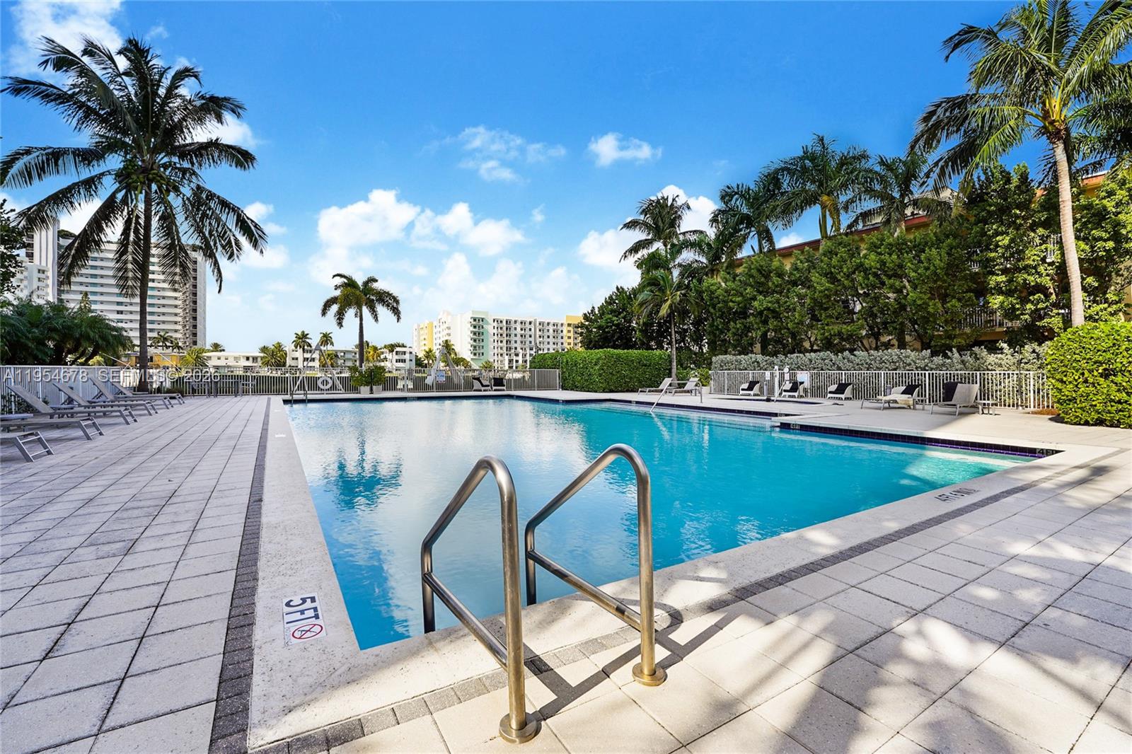 image Eloquence on the Bay17