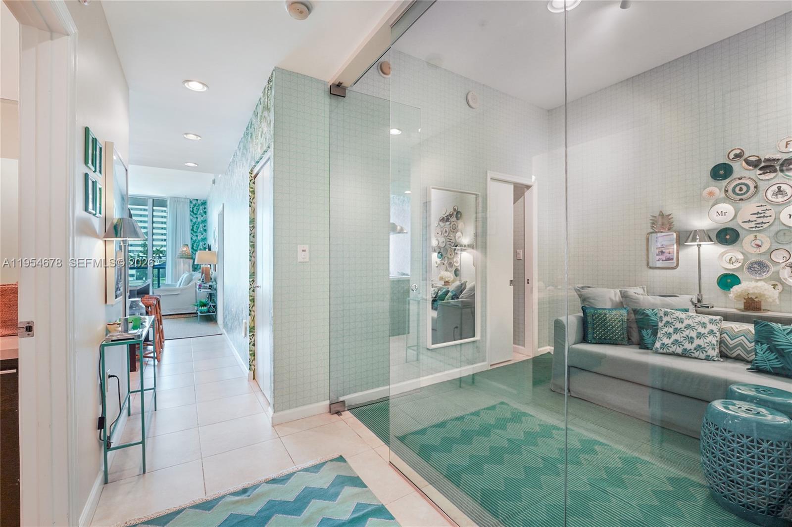 image Eloquence on the Bay6