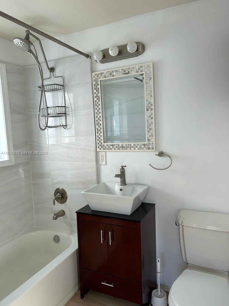 9208 Byron Ave Surfside, FL 33154