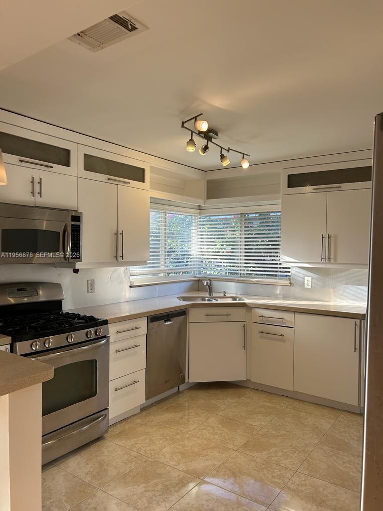 9208 Byron Ave Surfside, FL 33154