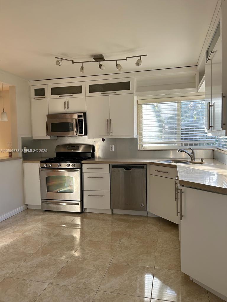 9208 Byron Ave Surfside, FL 33154