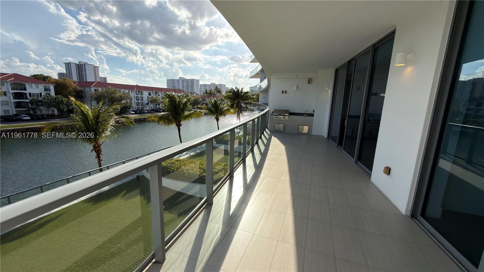 3250 NE 188th St #204