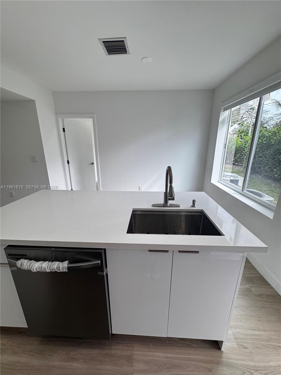 2855 Royal Palm Ave #2 Miami Beach, FL 33140