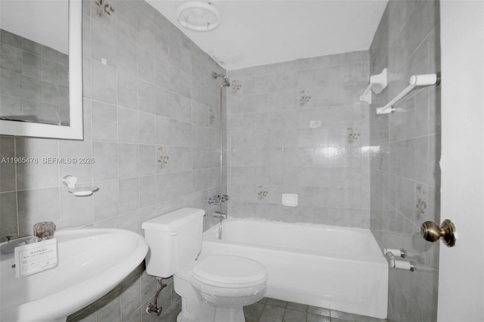 4805 NW 7th St #302-15 Miami, FL 33126