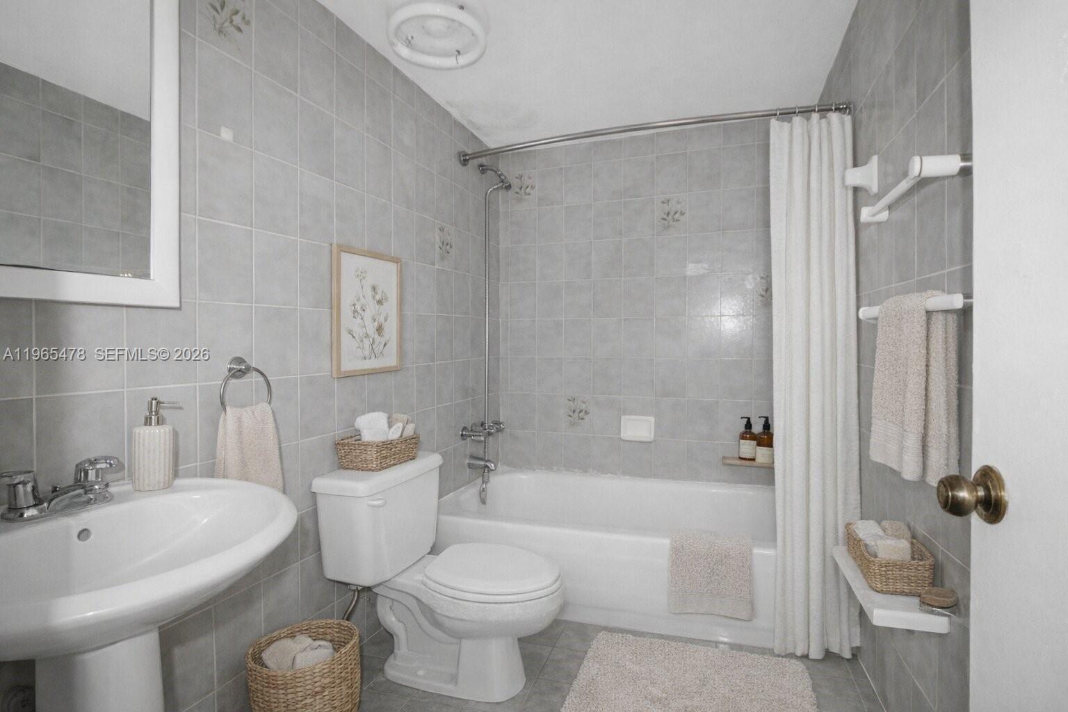 4805 NW 7th St #302-15 Miami, FL 33126