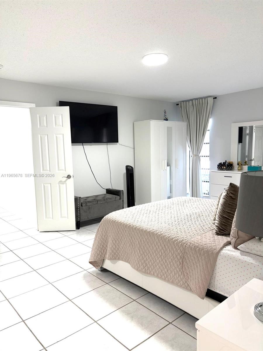 13202 SW 12th Ln Miami, FL 33184