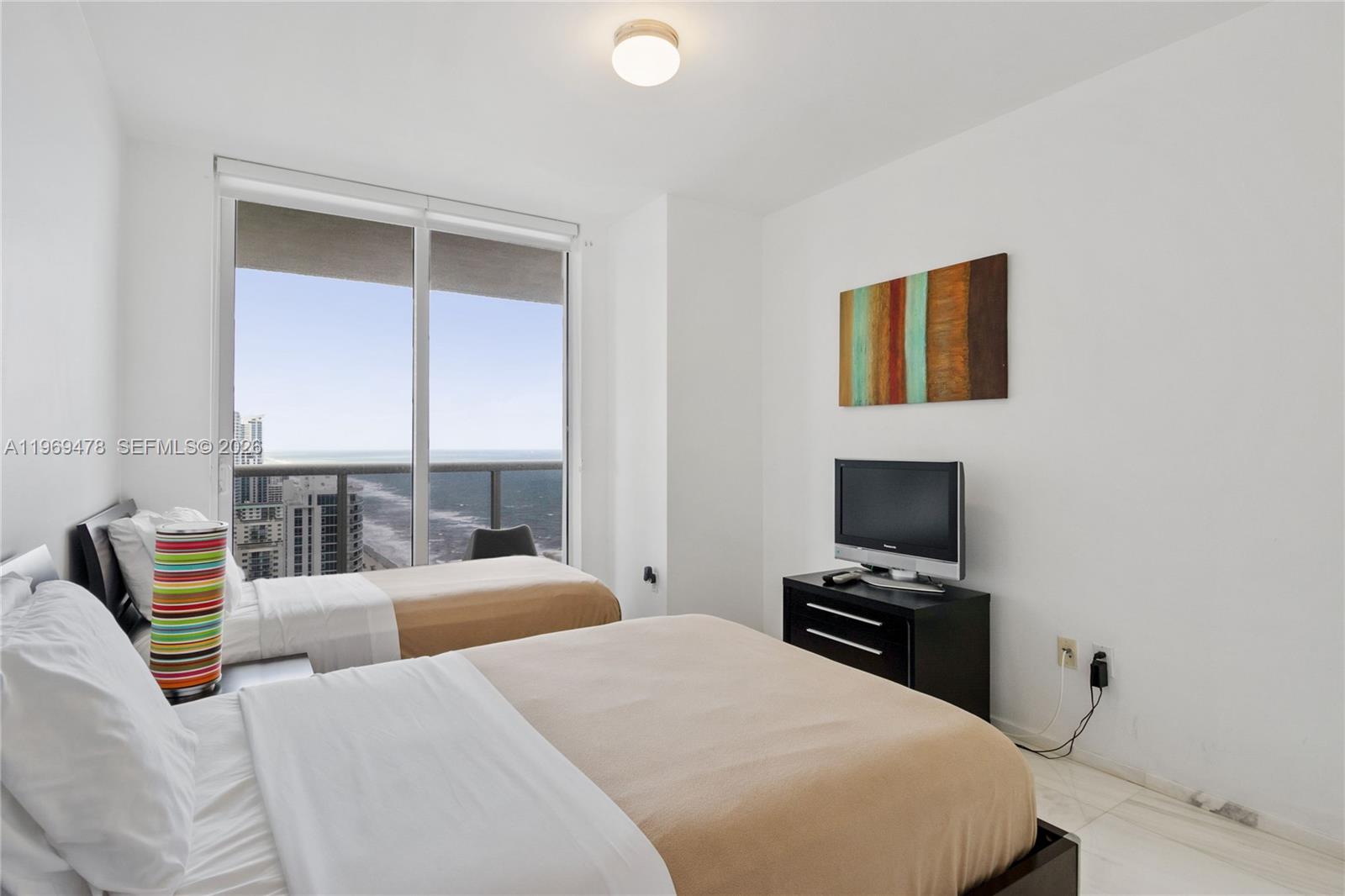 image Beach Club 212