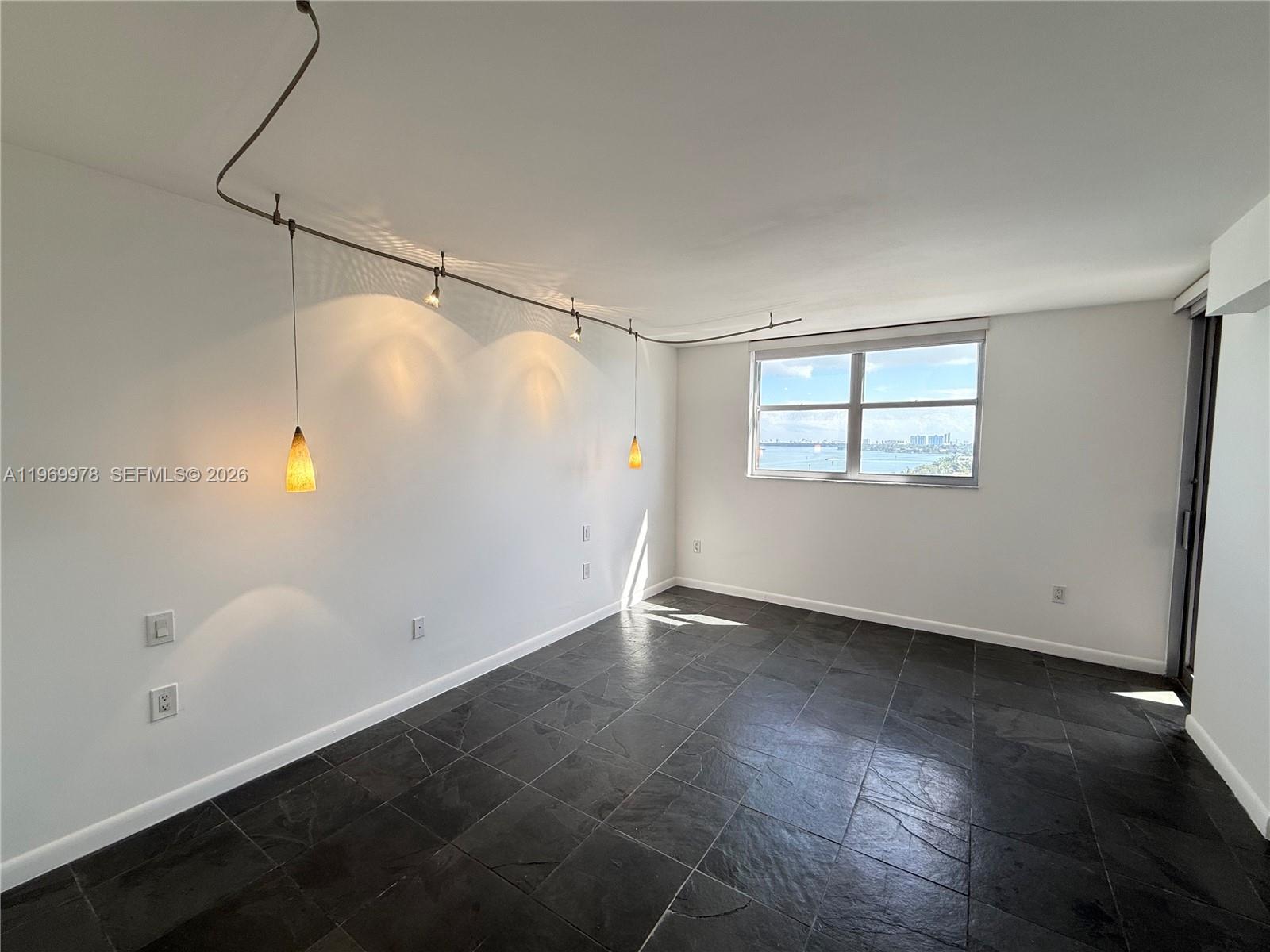 801 N Venetian Dr #802 Miami, FL 33139