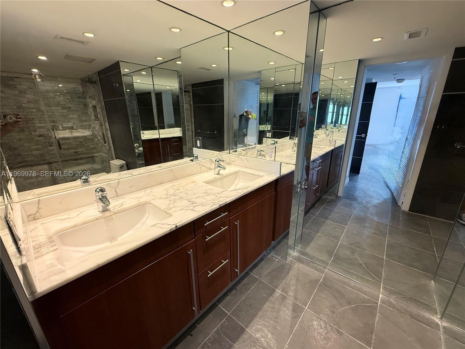 801 N Venetian Dr #802 Miami, FL 33139