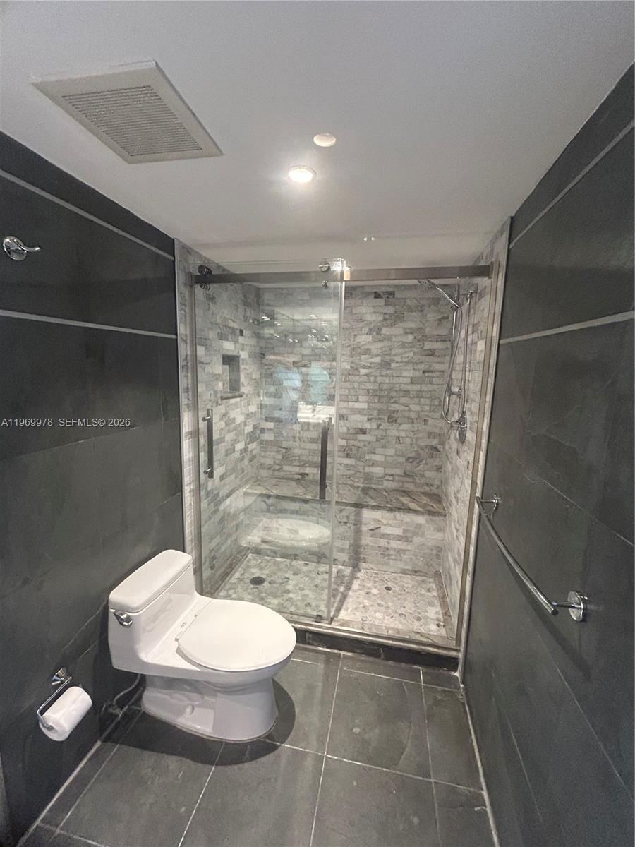 801 N Venetian Dr #802 Miami, FL 33139